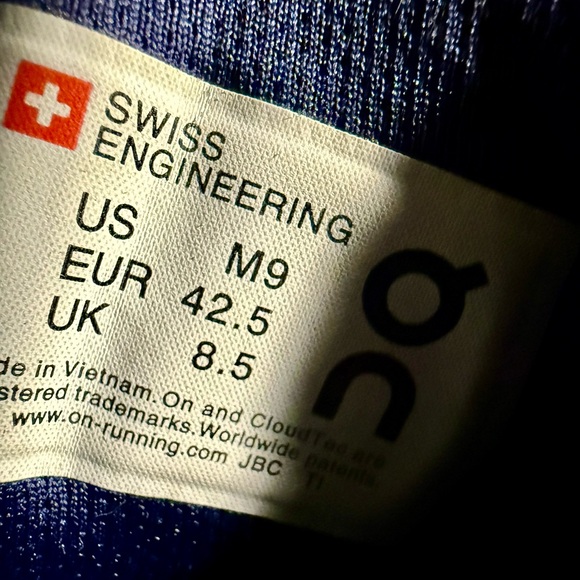 On Cloud Running MineralRust Sneakers - Picture 6 of 10